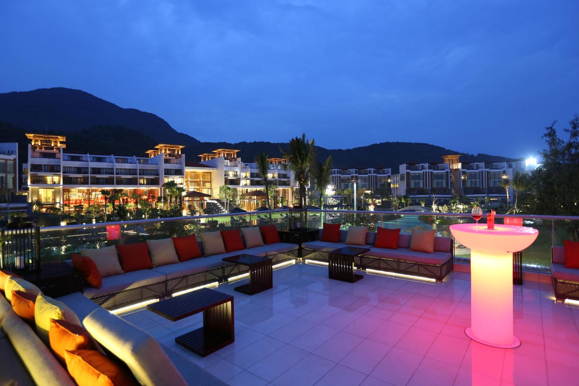 Hotel Angsana Lăng Cô Esterno foto
